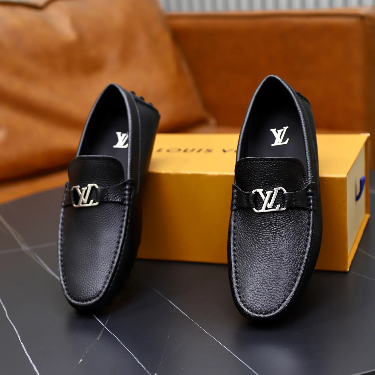 Ex-factory price: 480💰【LV】Louis Vuitton ⚠️High-end men’s driving and pedal series ⚠️38-44 (customized for 45) ⚠️All original cowhide leather! Thick and soft! Made entirely of calfskin lining! The latest non-slip beanie sole! Three-dimensional package technology! Fashionable and classic! Handicrafts! Original high quality! Feel free to compare!